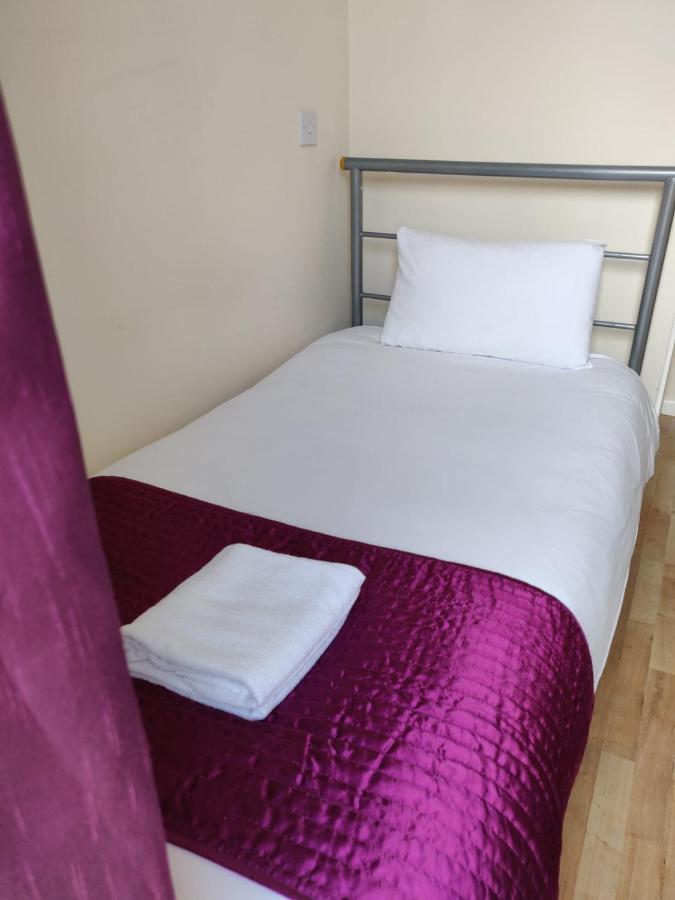 Kings Cross Hotel Лондон Екстер'єр фото